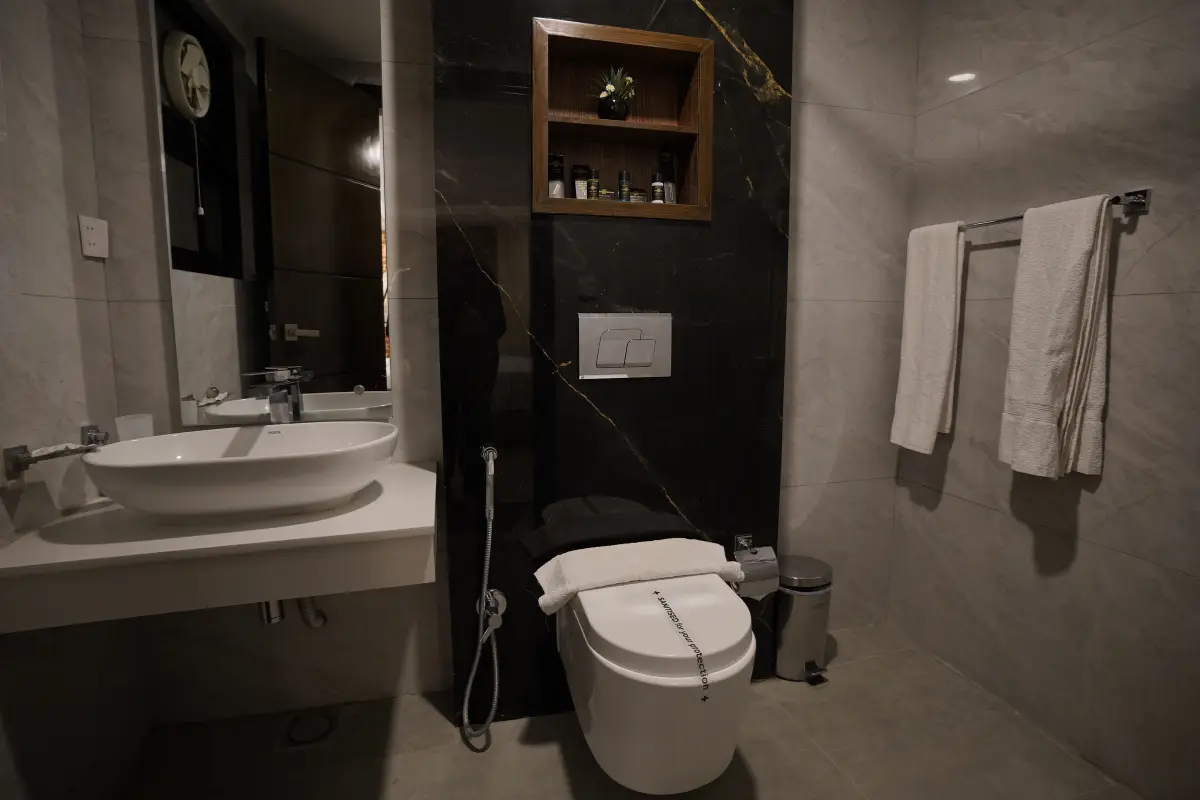 Standard Queen Room with Fully equipped bathroom