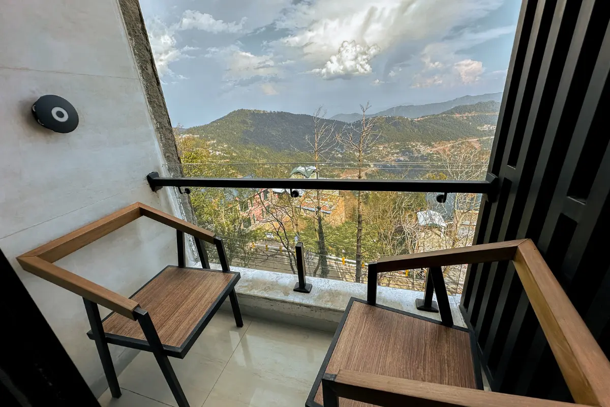 DELUXE Room with two cozy sofas with comfort and elegance