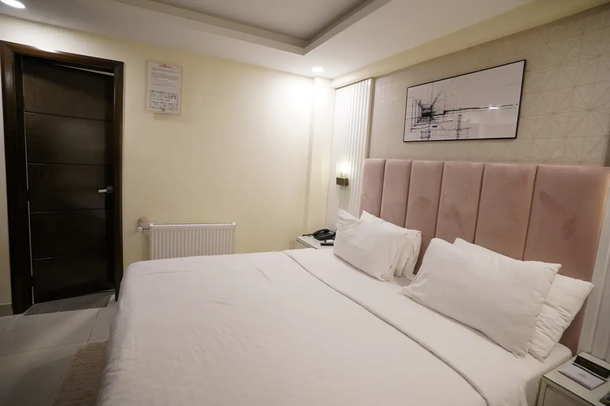 Standard Room with modern bathroom amenities