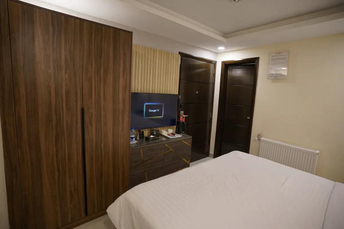 Standard Room with modern bathroom amenities