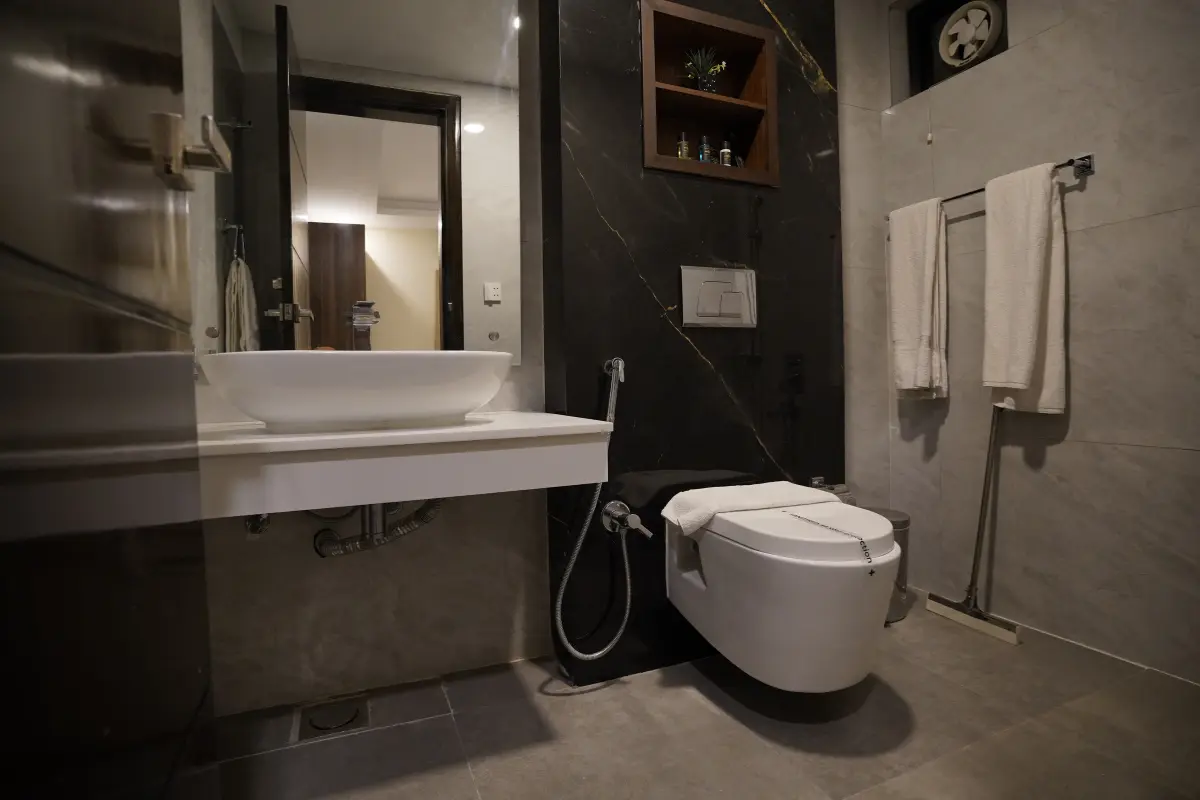 Standard Room with modern bathroom amenities